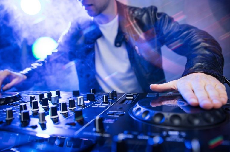 Skilled Corporate Event DJ